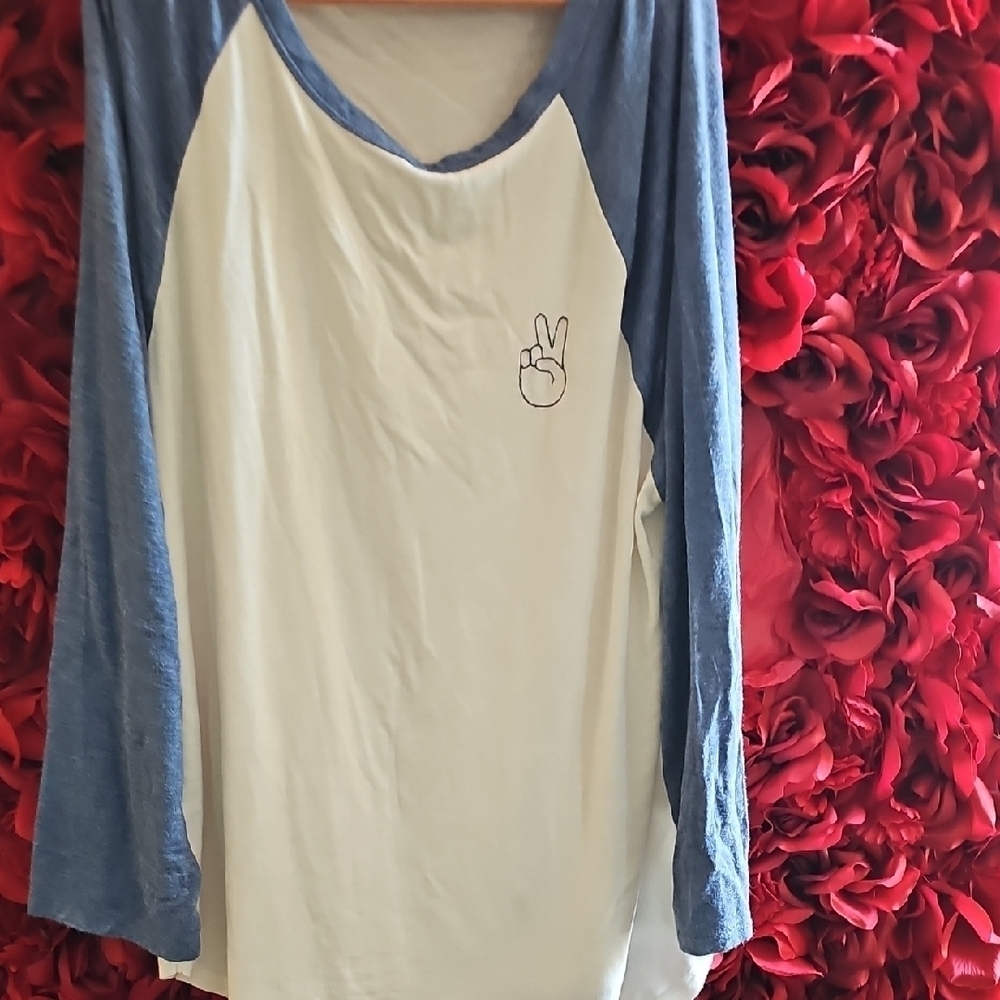 Garage Women's Casual Blue and White Long Sleeve Top With Peace Sign Size Large